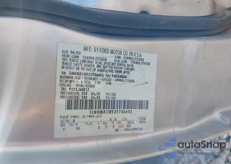 2003 Lincoln Town Car Executive из США, поврежденный, VIN 1LNHM81W53Y706603